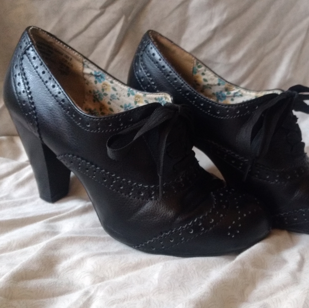 American Eagle oxford heels